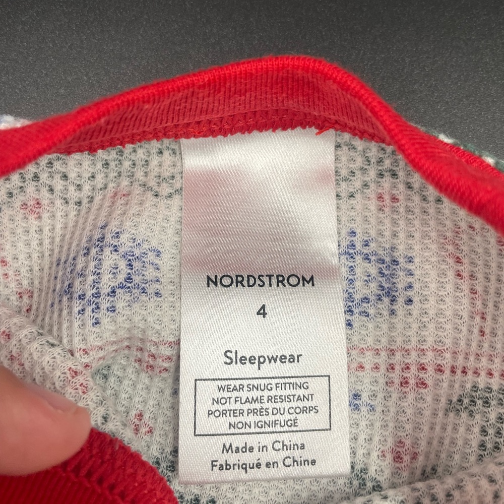Nordstrom 4T sleepwear Christmas tree/snowflake pajama set - Picture 3 of 6